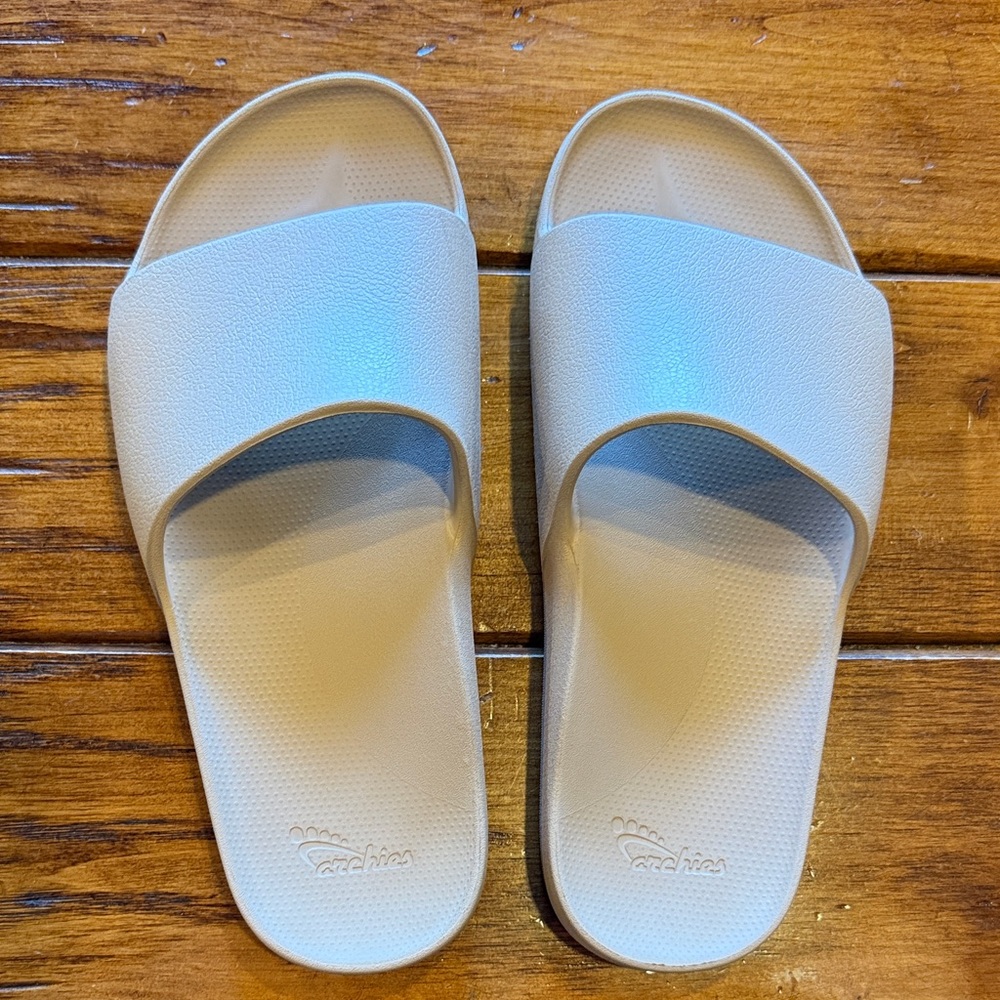 Archie’s Neutral Slide Sandals - Ivory/Cream